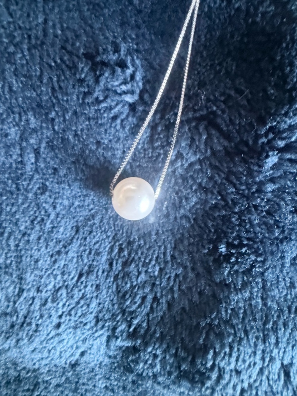 A large white freshwater pearl with S925 chain - Picture 3 of 3